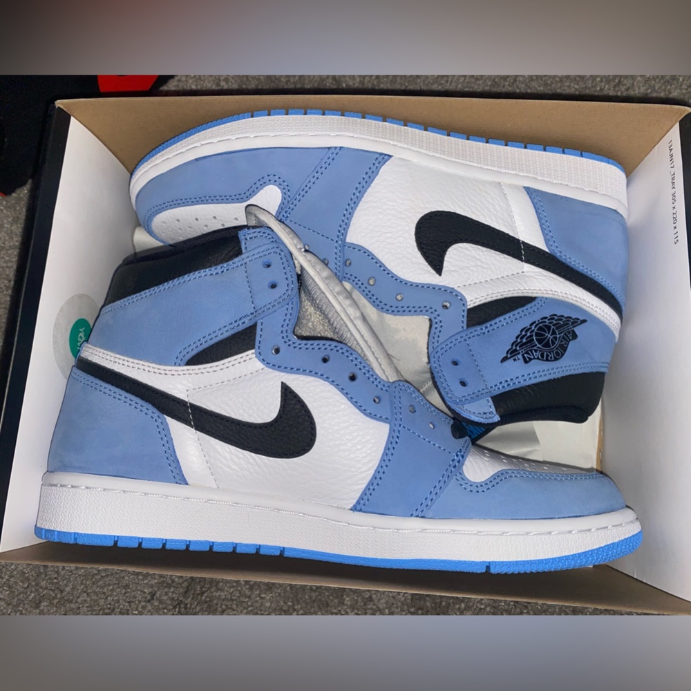 Air Jordan 1 Retro High OG 'University Blue'
